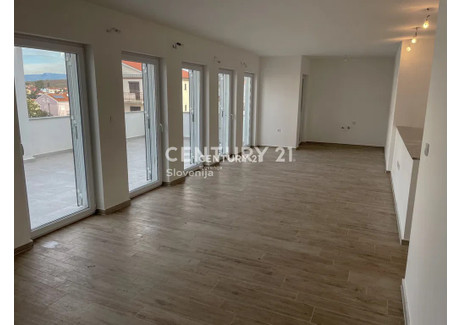 Mieszkanie na sprzedaż - Malinska, Chorwacja, 85,31 m², 208 796 USD (853 975 PLN), NET-102333954