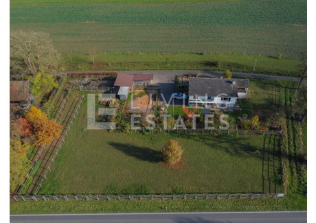 Dom na sprzedaż - Alte Hilfikerstrasse Sarmenstorf, Szwajcaria, 153 m², 1 660 816 USD (6 892 386 PLN), NET-103064497