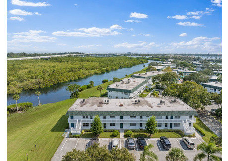 Dom na sprzedaż - 2800 Indian River Boulevard Vero Beach, Usa, 92,9 m², 185 000 USD (758 500 PLN), NET-101465482