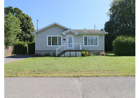 Dom na sprzedaż - 1460 Rue Bombardier, Saint-Jean-sur-Richelieu, QC J2W2B6, CA Saint-Jean-Sur-Richelieu, Kanada, 186 m², 386 832 USD (1 497 040 PLN), NET-100545368