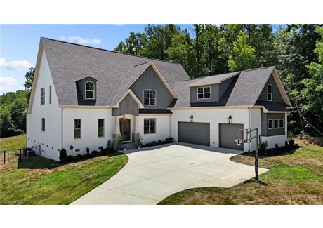 Dom na sprzedaż - 401 Mitchells Landing Way Greensboro, Usa, 461,17 m², 1 295 000 USD (4 959 850 PLN), NET-99421370