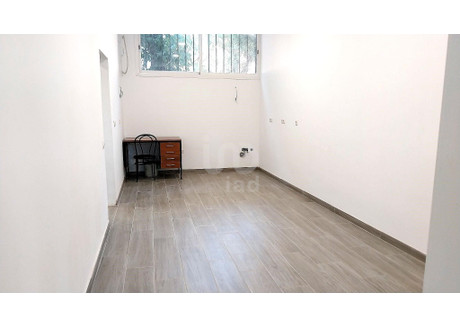 Komercyjne na sprzedaż - Barcelona, Hiszpania, 65 m², 170 249 USD (696 318 PLN), NET-99749206