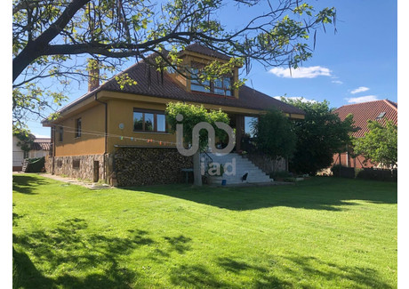 Dom na sprzedaż - Villaturiel, Hiszpania, 233 m², 384 433 USD (1 503 133 PLN), NET-99901057