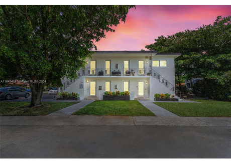 Mieszkanie na sprzedaż - 1620 SW 40th Ave Miami, Usa, 309,74 m², 2 300 000 USD (9 430 000 PLN), NET-100346189