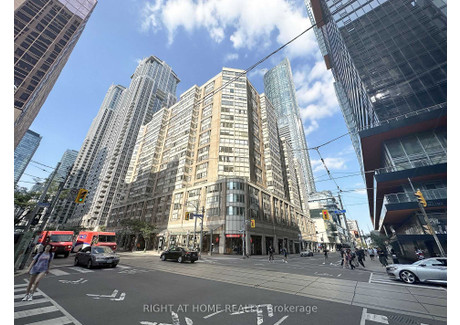 Mieszkanie do wynajęcia - 1420 - 711 Bay St Toronto, Kanada, 65,03 m², 1809 USD (7506 PLN), NET-103026457