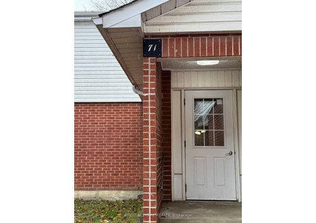 Mieszkanie na sprzedaż - 71 - 1010 Glen St Oshawa, Kanada, 65,03 m², 277 662 USD (1 138 413 PLN), NET-103125599