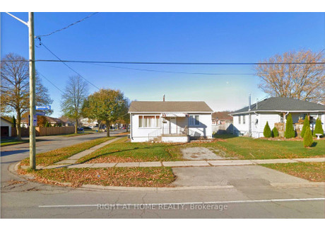 Dom na sprzedaż - 6241 Montrose Rd N Niagara Falls, Kanada, 102,19 m², 441 555 USD (1 699 985 PLN), NET-100029996